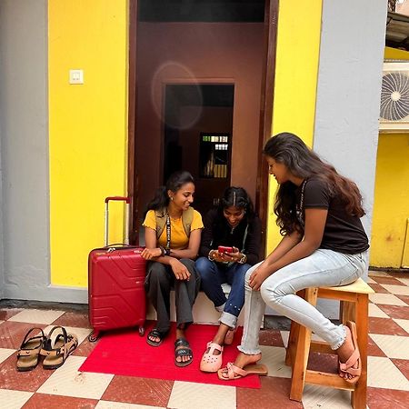 Hostel Gandhi Thiruvananthapuram Zewnętrze zdjęcie